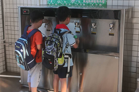 校園飲水機(jī)在線升級(jí)，50多所學(xué)校選擇圣藍(lán)