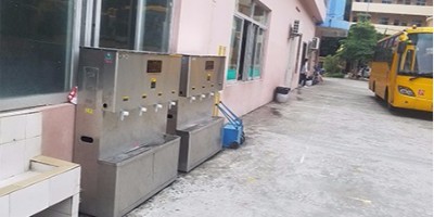 說到校園直飲水飲用水設備，你停留在老式開水器或是學校食堂的鍋爐燒水器，或是桶裝飲水機跟桶裝水，那你就落后很多了，今兒的直飲水行業變化很快，特別是校園飲水機更新換代更快，從凈水行業可以看到科技是不斷地發展進步的。