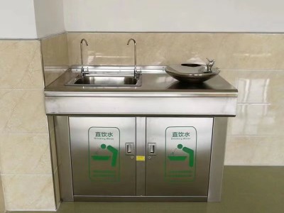 商業廣場增設公共直飲水機，便民舉措獲好評