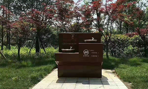 龍崗公園安裝了戶外直飲機，免杯取水更方便